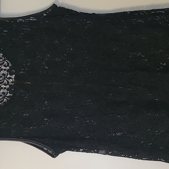Lace top - Picture 2 of 2